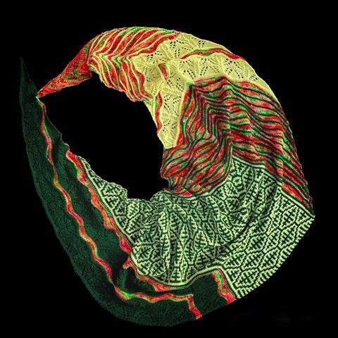 Autumn in Istanbul sjal med dynamisk form og mønster – online strikkekursus med trin-for-trin vejledning.