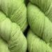 Håndfarvet Sisters’ Yardage i First Leaves – en frisk, lys grøn nuance inspireret af forårets første blade. Vist som eksempel på en tidligere farvning – din farve laves på bestilling.