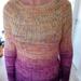 Spector pullover strikket af kursist – eksempel på smukt farvefade fra lys til dyb farve.